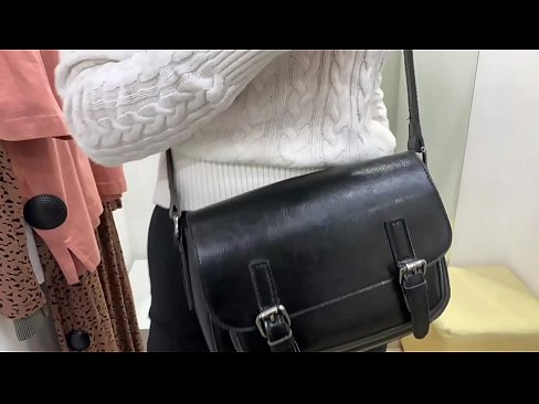 ❤️ Almenn sjálfsfróun ungrar tíkar FeralBerry með dildó í mátunarklefa ❌ Fjandinn myndband á is.prendiporno.ru