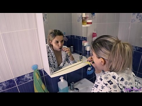 ❤️ Hack með unga í náttfötum endar oral ásamt í rass - lety black ❌ Fjandinn myndband á is.prendiporno.ru